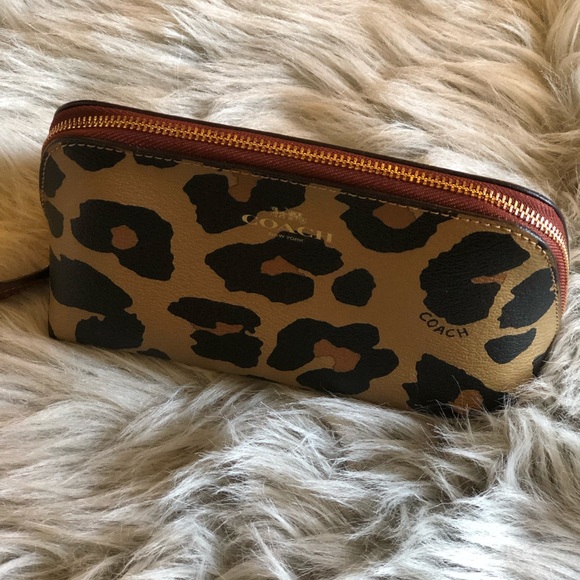 NWT Coach leopard cosmetic case travel pouch - Picture 2 of 6